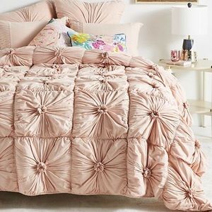 Anthropologie Rosette Quilt Pink Queen Bedding